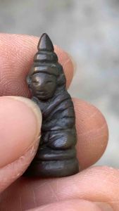 พระชัย ชัยวัฒน์ ไพรีนาศ เนื้อเมฆสิทธิ์ ตรงปก พระเครื่อง