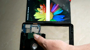 lcd tab 7 inch pin 30 kondisi kuning dan bintik hitam Normal