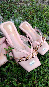 higheels | Sandal Heels Wanita Hak Tahu Chunky 3 Cm Jepit Aksesoris Rantai Terbaru | Sendal Heels arshaka010
