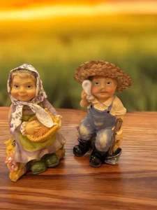 Julieieishop ตุ้กตาเรซินคู่ฟาร์มเมอร์ตายาย สุดน่ารัก