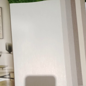 Wallpaper Motif Polos Berserat Glitter: Desain Elegan untuk Ruang Tamu