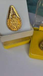 เข็มกลัดเฉลิมพระชนมพรรษา5รอบ 60พรรษา ลด 50 ราคา ในรัชกาลที่9 ปี2530 พร้อมกล่อง