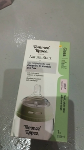 TOMMEE TIPPEE NATURAL START GLASS BOTTLE SINGLE GREEN ASSORTED