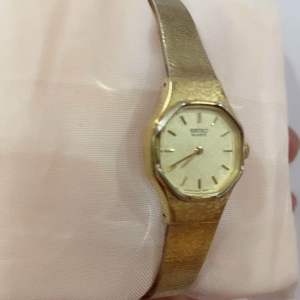 Đồng hồ nữ VIP Seiko bọc vàng SGP  2 kim  mặt bát giác size 19mm