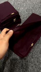 Hijab segi empat Paris premium jahit tepi Paris premium burgundy terlaris