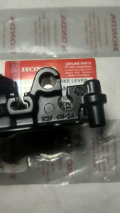 Bracket Rumah Dudukan Kleman Handle Rem Kiri Belakang Scoopy 2025 asli 53172-K2F-NC0