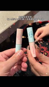铃铛情侣润唇膏 (1盒2支) Bell Couple Lip Balm #补水润唇膏涂抺时清爽柔润✨有效改善双唇粗糙干裂锁住水分修复唇纹使唇部丰润饱满亠一抺焕现自然唇色😍✨睡觉之前涂可以深入修护滋养，减少唇部油腻的负重感
