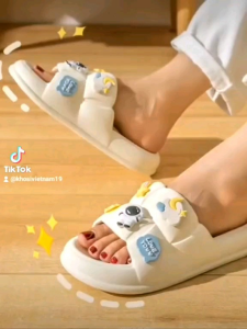 mẫu mới Dép bánh mì nữ quai ngang sticker PHI HÀNH GIAHọa Tiết Siêu Cool - dép nữ đi chơi dễ thương giá rẻ KG25
