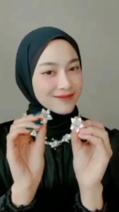 Anting Bunga Hijab Sakura White