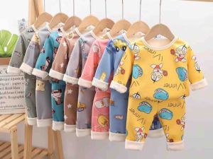 2026 ชุดนอน ชุดกันหนาว เสื้อแขนยาว กางเกงขายาว (เนื้อผ้ากำมะหยี่)