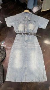 Váy đầm jean sơ mi xẻ sau kèm đai