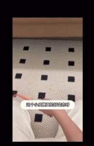 This interactive cat teaser adopts realistic silicone mouse tail to stimulate cats’ natural hunting instincts. It is made of safe soft material friendly for cats to bite and play and the replaceable rod design is convenient for replacement.