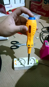 OBENG TESPEN BOLAK BALIK (-)(+) LISTRIK EV-702 BAHAN BAJA