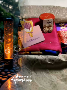 LENIEMITHRAA ~ SAREE GIFT BOX WITH EARRINGS AND CHOCOLATES SURPRISE BOX