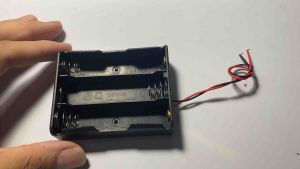 Đế 3 pin 18650 mắc nối tiếp (pin sạc)
