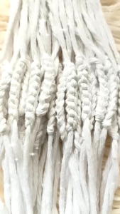 🙏ฝ้ายสายสิญจน์มงคลล้านนา สำหรับผูกข้อมือเพื่อความเป็นศิริมงคล9ถักและ19ถัก แพค10เส้นราคา10บาท ความยาว30-34ซม.