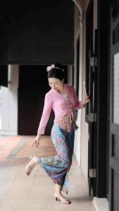 Peranakan Nyonya Kebaya Light Pink-No Buttons(衣服裙子分别下单)