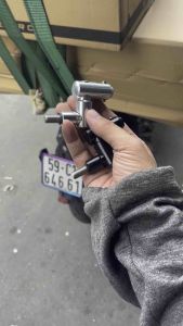 chân xoay 360 độ gắn kính zin ( ren liền kiếng giống kính zin )