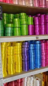 ริบบิ้น ทำบายศรี ริบบิ้นมัน เนื้อพลาสติกมัน เบอร์9 กว้าง 3 เซนติเมตร ยาว 50หลา ริบบิ้นทำบายศรี ทำโบว์ตะกร้อ