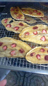 1 hộp Chuối sấy dâu tây Đà Lạt