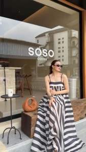 แม็กซี่เดรสสายเดี่ยวลายขวางอกแต่งขอบเรียบ ด้านหลังมึซิปยืดสม็อค สายเดี่ยวปรับเลื่อนได้ Tage::Mirror Sister