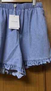 👖กางเกงยีนส์ขาสั้นเอวสม้อค ปลายขาระบาย สียีนส์อ่อน