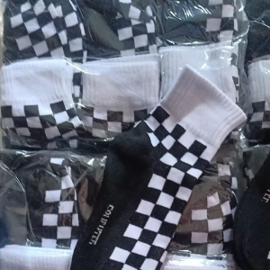 kaos kaki pria dewasa pendek motif papan catur