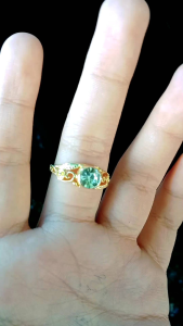 แหวนทองเหลืองลายกุหลาบหัวพลอยใส