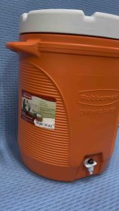 Rubbermaid Water Jug 10 Gallons