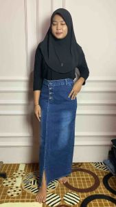 Rok Jeans Wanita Tebal: Pilihan Nyaman untuk Kehangatan