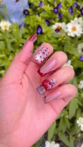 เล็บปลอมงานยาวงานปั้นแอปเปิ้ลสีแดงสด