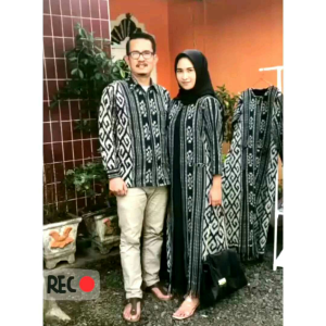 SET COUPLE ETNIK-OUTER PANJANG WANITA-DRESS TENUN-TENUN ETNIK-BAJU PREWEEDING-BAJU KELUARGA-MOTIF TORAJA HITAM