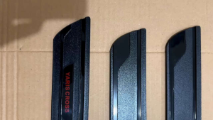 Sillplate Samping Yaris Cross 2023-2025 Hitam List Merah