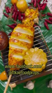 โมเดลปลาหมึกย่าง ราคาดังกล่าว แบบไม่รวมภาชนะ ขายต่อ 1 ไม้ วัสดุผลิตจากเรซิ่น ตกแตกได้