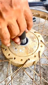 Treker bearing remuk/rusak UNIVERSAL UNTUK SEMUA MOTOR SANGAT MEMUDAHKAN PENGERJAAN BAHAN PREMIUM UNIVERSAL UNTUK SEMUA MOTOR