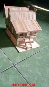 miniatur rumah adat jambi