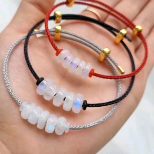 Q829 Vòng ngũ điếu Moonstone dây cáp trong trẻo lủa xanh bung mạnh Kim và Thuỷ - Phong Thuỷ TUDO P