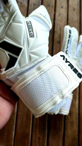 ( Terbaru ) Sarung tangan kiper Ayress terlaris buat dewasa lengket