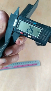 Besi Siku 28 x 28 Tebal 25 mm Panjang 20 cm: Bahan Besi Berkualitas