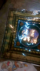 ปลอกหมอนอิงผ้าไหมช้างปักด้วยมือเป็นเเลื่อมเกร็ดเงินขอบขิดทองลายไทย ขนาดจัตุรัส 16 นิ้ว