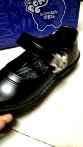 รองเท้านักเรียนหญิงสีดำ แบบตัวล็อคมีปีก (TP-289) รุ่น 34-43 ขนาด