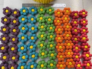 ดอกไม้ 50ชิ้น อุปกรณ์ ตกแต่งกระทง ดอกไม้ธูปเทียน 6.5 ซม