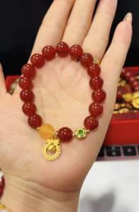 Vòng tay mã não chuông đỏ may mắn tài lộc