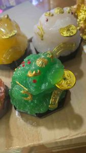 Cóc chiêu tài thu lộc trợ công danh sự nghiệp để ban Thần Tài bàn làm việc