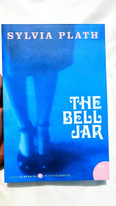 Sylvia Plath book - The Bell Jar Modern Classics (Paperback)