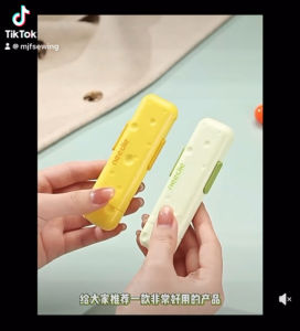 เข็มเลาะด้าย/ที่สนเข็ม/กล่องแม่เหล็กเก็บเข็มABS รุ่นไหม่3in1 ที่เลาะผ้า/อุปกรณ์สนเข็ม/ที่เก็บเข็ม 3อิน1(สีเหลือ/สีเขียว)