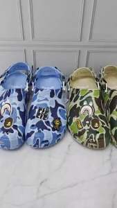 SANDAL CLASSIC BAPE X DEWASA/CLASSIC BAPE X/SANDAL PRIA (CROCS CLASSIC BAPE X)