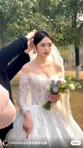 Voan lúp tóc cô dâu làm lễ siêu phồng