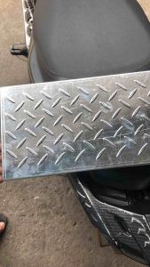 Mâm cầu thang sắt - Mâm cầu thang tôn sắt dập dày 1.4li - Mẫu mới chống trượt