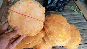 ENYE-ENYE SINGKONG KERUPUK MENTAH BERKUALITAS RASA DIJAMIN ENAK 20PCS